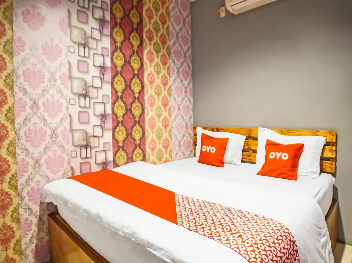 OYO 990 Stadion Residence Syariah Medan Bagian luar foto