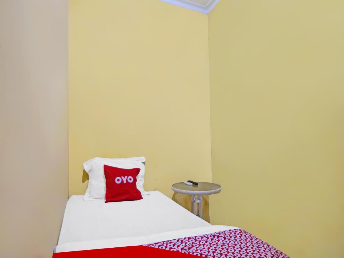 OYO 990 Stadion Residence Syariah Medan Bagian luar foto