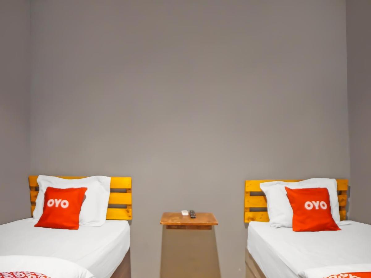 OYO 990 Stadion Residence Syariah Medan Bagian luar foto