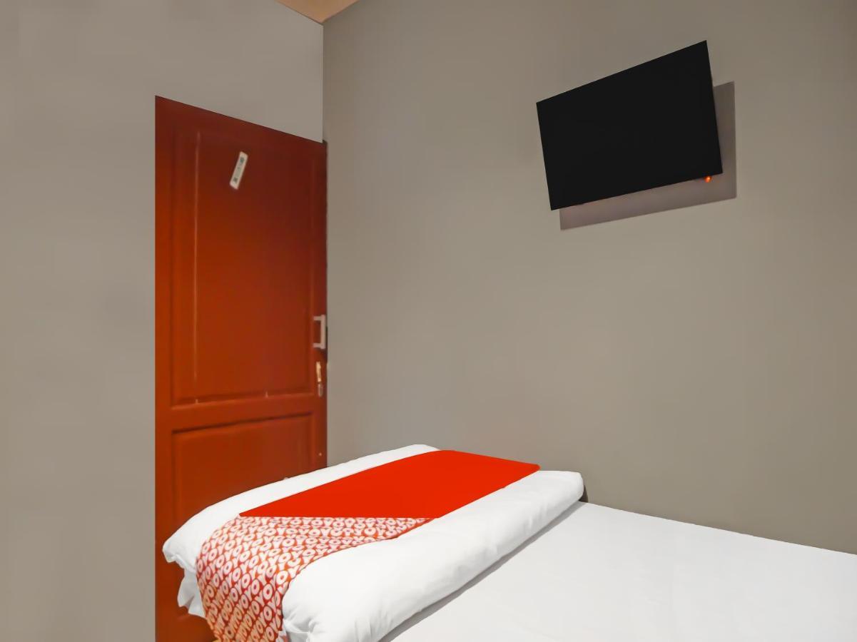 OYO 990 Stadion Residence Syariah Medan Bagian luar foto