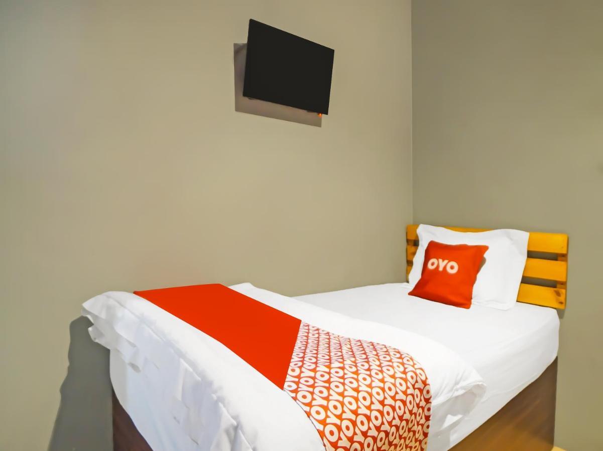 OYO 990 Stadion Residence Syariah Medan Bagian luar foto