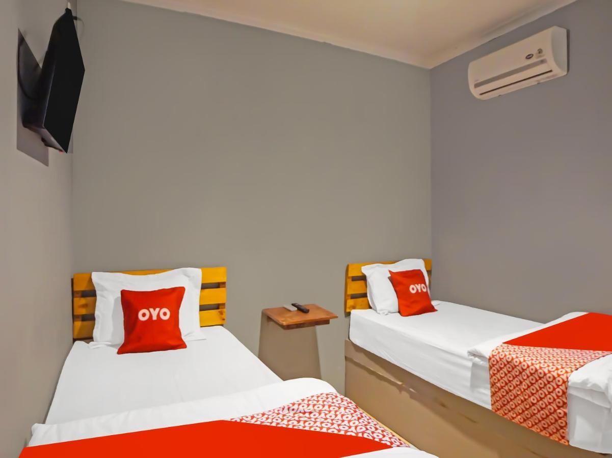 OYO 990 Stadion Residence Syariah Medan Bagian luar foto